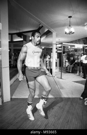 Ken Norton allenamento in vista della sua terza lotta con Muhammad Ali. 26 Settembre 1976 Foto Stock