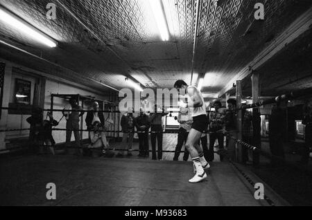 Ken Norton allenamento in vista della sua terza lotta con Muhammad Ali. 23 Settembre 1976 Foto Stock