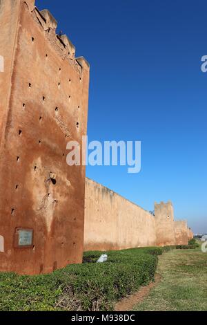 Le mura della città di Rabat Chellah opposta in Marocco Foto Stock