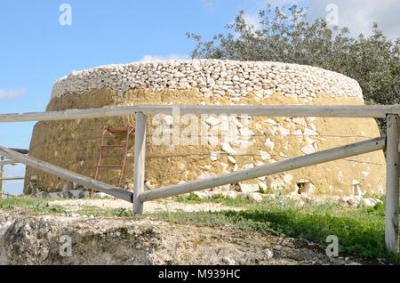 Forno della tradizione artigianale della calce rendendo nel Museo di calce, moron de la Frontera, Siviglia, in Andalusia. Foto Stock