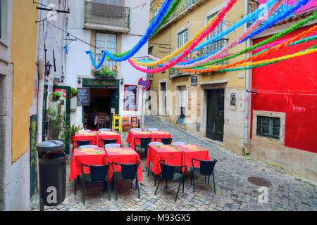 Lisbona, Portogallo-ottobre 2017: bistro alla moda nella parte storica di Lisbona Foto Stock