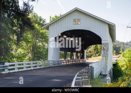 L'unità ponte coperto vicino a Lowell, Oregon Foto Stock