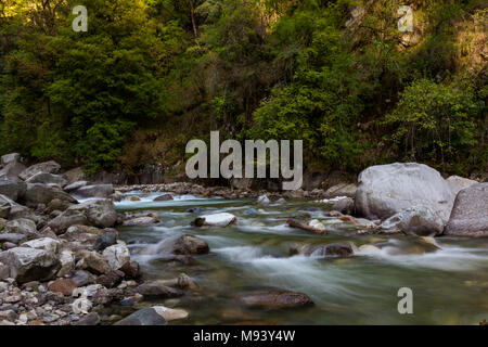 Paesaggi himalayana da grande Himalayan National Park (GHNP) vicino a Manali, Himachal Pradesh, India. Foto Stock