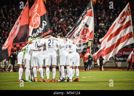 2.Bundesliga - 1. FC Nürnberg vs. Erzgebirge Aue - Immagine: (da L-R) Erzgebirge Aue Pre-Game Team Huddle. Foto Stock