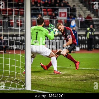 Germania, Norimberga, Max Morlock Stadion 02.02.2018 - 2.Bundesliga - 1. FC Nürnberg vs. Erzgebirge Aue - Immagine: ANNONE Behrens #18 Foto Stock