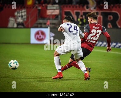 1. FC Nürnberg vs. Erzgebirge Aue - Immagine: (da L-R) Tim Leibold (1. FC Nürnberg, #23) Foto Stock