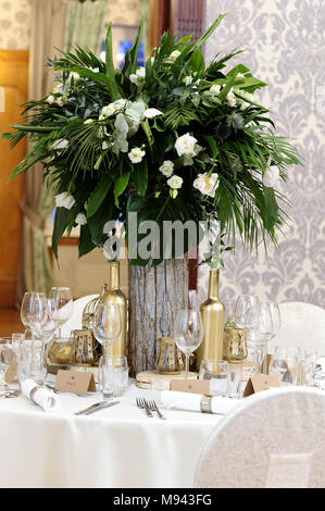 luogo d'incontro, evento, celebrazione, concetto, stile di vita, eventi di vita, occasione, bellezza, dettagli, ornamentali, fiori, tavola, Foto Stock