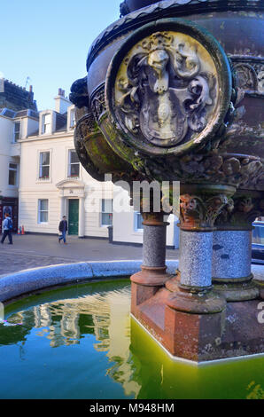 Sezione dettagliata del Whyte-Melville fontana commemorativa su Market street in St Andrews Fife, Scozia Foto Stock