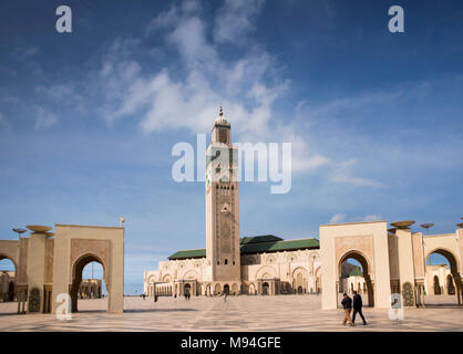 Il Marocco, Casablanca, la Moschea di Hassan II con le più alte del mondo minareto Foto Stock