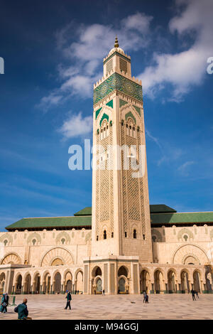 Il Marocco, Casablanca, la Moschea di Hassan II con le più alte del mondo minareto Foto Stock