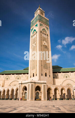 Il Marocco, Casablanca, la Moschea di Hassan II con le più alte del mondo minareto Foto Stock