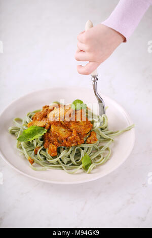 Fettuccini pasta con salsa bolognese Foto Stock