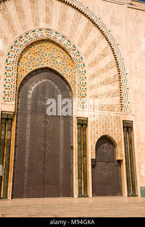 Il Marocco, Casablanca, la Moschea di Hassan II allestita porte Foto Stock