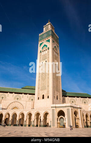 Il Marocco, Casablanca, la Moschea di Hassan II con le più alte del mondo minareto Foto Stock