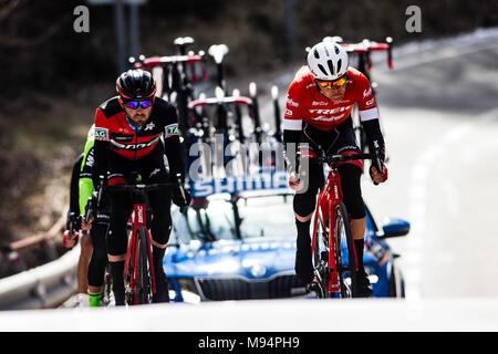 37 ROSSKOPF, Giuseppe (USA) di BMC RACING TEAM e 57 SKUJINS, Toms (LAT) di TREK - SEGAFREDO durante la 98a volta ciclista a Catalunya 2018 / fase 4 Llanars - La Molina di 170km durante il tour di Catalunya, Marzo 22 2018 a Sant Corneli, Spagna. Foto Stock