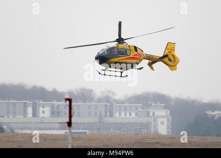 Gdansk, Polonia. 22 Mar, 2018. Airbus elicotteri H135 del polacco Lotnicze Pogotowie Ratunkowe in Gdansk, Polonia. 22 marzo 2018 © Wojciech Strozyk / Alamy Live News Foto Stock