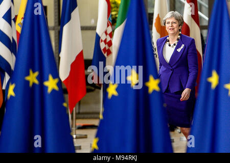 Il Primo Ministro inglese Theresa Maggio arriva per il Consiglio europeo, testa di unione di stati riuniti a Bruxelles in Belgio su 22.03.2018 da Wiktor Dabkowski | Utilizzo di tutto il mondo Foto Stock