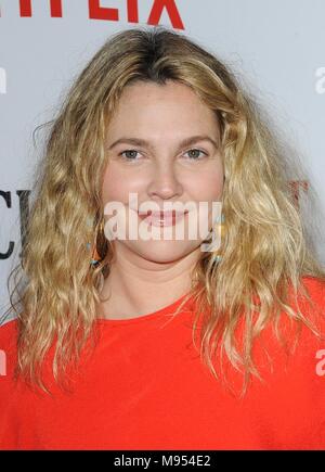 Los Angeles, CA, Stati Uniti d'America. 22 Mar, 2018. Drew Barrymore presso gli arrivi per NETFLIX Santa Clarita dieta Stagione 2 Premiere, ArcLight Hollywood, Los Angeles, CA Marzo 22, 2018. Credito: Elizabeth Goodenough/Everett raccolta/Alamy Live News Foto Stock