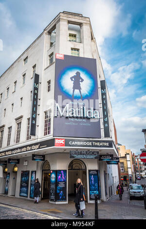 Roald Dahl's Matilda, il musical, al Cambridge Theatre nel West End di Londra, Regno Unito Foto Stock