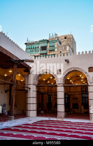 Vista interna della vecchia moschea nel patrimonio mondiale Unesco villaggio storico di Jeddah, Arabia Saudita Foto Stock