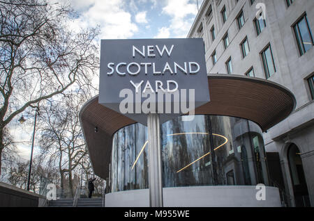 New Scotland Yard- la casa del Metropolita forza di polizia sede, situata sul Victoria Embankment, Londra. Foto Stock