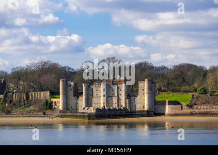 Upnor castle, un sedicesimo secolo fortificazione situata sul fiume Medway a Chatham, Kent Foto Stock