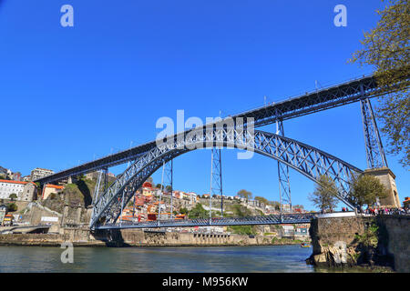 Porto, Portugal-October 20, 2017: Dom Luis ponte sul Rio Douro Foto Stock