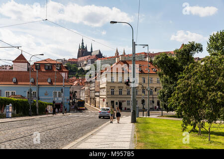Praga, Repubblica Ceca - 15 giugno 2017: vista del quartiere Malostranska sulla giornata estiva a Praga in giugno 15, 2017. Si trova proprio sotto il Castello di Praga Foto Stock
