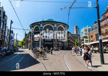 L'Aia, Paesi Bassi - 26 Maggio 2017: vista del Noordeinde e Hoogstraat Street nel centro di Hague. La sua una shopping Lo shopping street fo Foto Stock