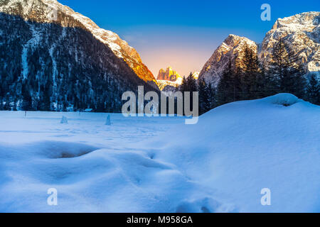 Tre Cime di Lavaredo, tre picchi in inverno, Alto Adige, Dolomiti di Sesto, Alto Adige, Italia Foto Stock