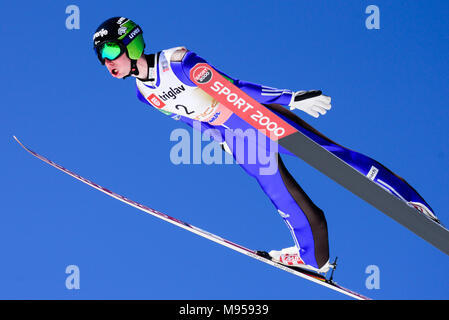 Planica, Slovenia. 22 Mar, 2018. Ziga Jelar di Slovenia compete durante le qualifiche a Planica FIS Ski Jumping World Cup finali su Marzo 22, 2017 a Planica, Slovenia. Credito: Rok Rakun/Pacific Press/Alamy Live News Foto Stock