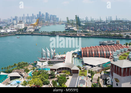 Vista aerea del quartiere centrale degli affari e del porto di Singapore da l'Isola di Sentosa, Regione centrale, Singapore Island (Pulau Ujong), Singapore Foto Stock