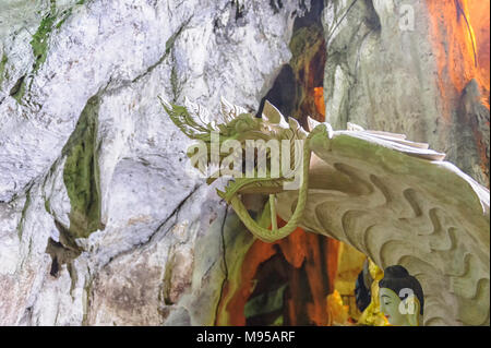 Le grotte di Pindaya si trova vicino alla città di Pindaya, un luogo di pellegrinaggio e una attrazione turistica si trova su una cresta di calcare nella regione Myelat Foto Stock