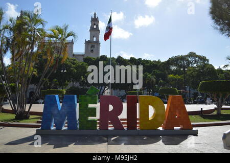 Il segno di Merida in Plaza Grande di Merida, Messico Foto Stock
