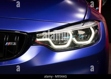 Ginevra, Svizzera - Marzo 7, 2018: Faro a LED close up di una BMW M3, vettura presentata all'88Geneva International Motor Show. Foto Stock