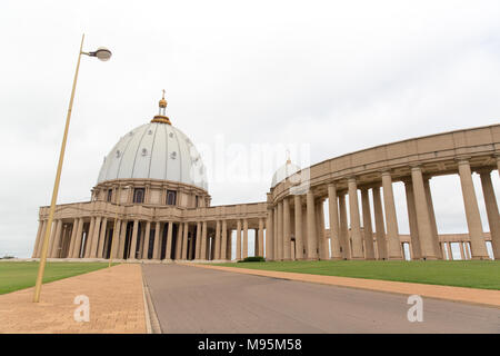 Vista esterna della Basilica di Nostra Signora della Pace. Foto Stock