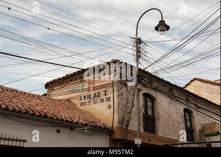 La città capitale di Bolivia - Sucre ha un ricco patrimonio coloniale, evidente nei suoi edifici, street-vedute e numerose chiese. Foto Stock