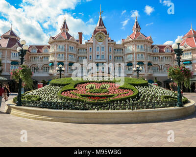 MARNE-la-Vallee, Francia - Luglio 29th, 2016 - Disneyland Hotel at Disneyland Resort Paris Foto Stock
