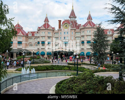 MARNE-la-Vallee, Francia - 31 luglio 2016 - Disneyland Hotel at Disneyland Resort Paris Foto Stock