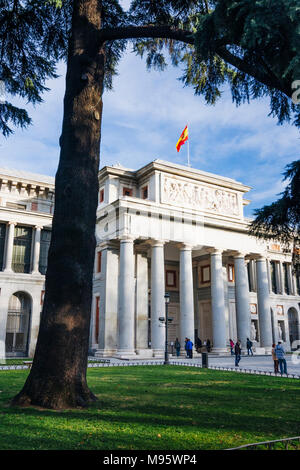 Madrid, Spagna : ala principale del Museo del Prado, istituito nel 1819 e progettato da architetto Juan de Villanueva nel 1785 .monumento Foto Stock