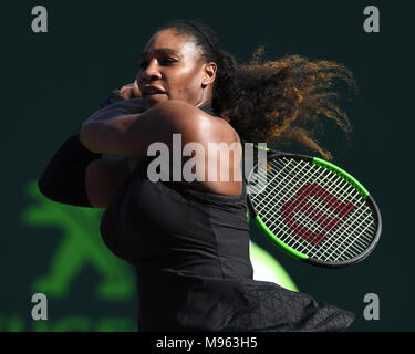 KEY BISCAYNE, FL - MARZO 21 : Serena Williams Vs Naomi Osaka durante il Miami aperto a Crandon Park Tennis Center su Marzo 21, 2018 in Key Biscayne, Florida. Credito: mpi04/MediaPunch Foto Stock