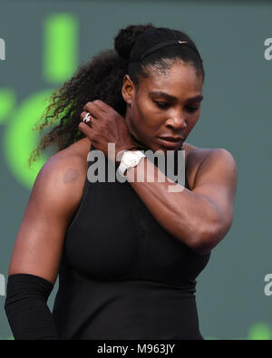 KEY BISCAYNE, FL - MARZO 21 : Serena Williams Vs Naomi Osaka durante il Miami aperto a Crandon Park Tennis Center su Marzo 21, 2018 in Key Biscayne, Florida. Credito: mpi04/MediaPunch Foto Stock