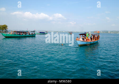 Koh Ta Kiev, Cambogia - 19 Gennaio 2017: turisti su imbarcazioni a Koh Ta Kiev isola in Cambogia Foto Stock