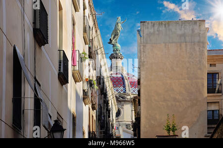 Le strade di Barcellona a Las Ramblas al tramonto Foto Stock