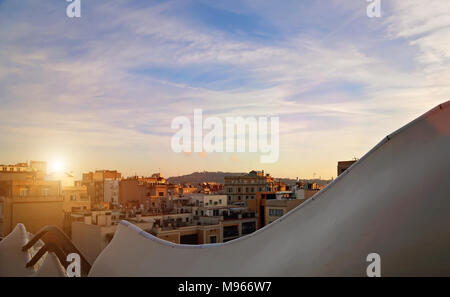 Le strade di Barcellona a Las Ramblas al tramonto Foto Stock