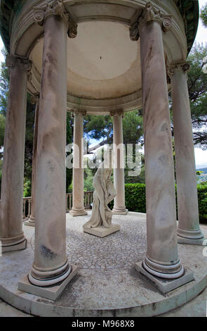 Statue in un padiglione in giardino di Villa Ephrussi de Rothschild, architettura toscana a Capo Ferrat, il sud della Francia, Var, Costa Azzurra, Francia, Europa Foto Stock