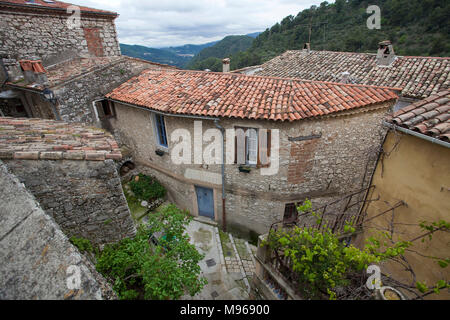 Case nella città vecchia di borgo medievale Peillon, il sud della Francia, Alpes-Maritimes, Costa Azzurra, Francia, Europa Foto Stock