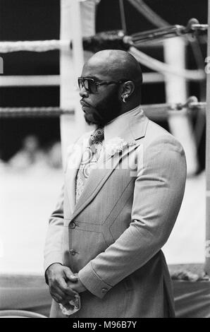 Lawrence Tureaud aka MR T veglia su Leon Spinks come egli treni per la sua seconda lotta con Muhammad Ali. 16 Settembre 1978 Foto Stock