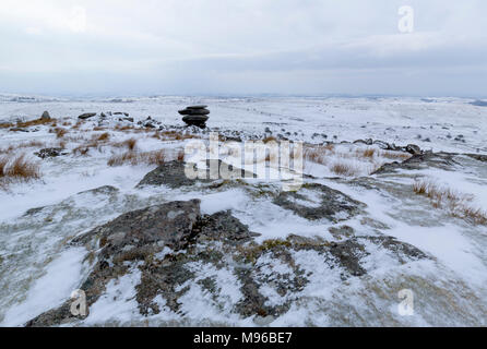 Il famoso Cheesewring in alto sulla collina Stowes nei pressi di tirapiedi in Bodmin Moor Foto Stock