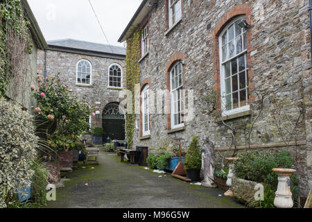 Adrian Ager antiquariato, caminetto e arredi in negozio le antiche città stannary di Ashburton nel Parco Nazionale di Dartmoor Foto Stock